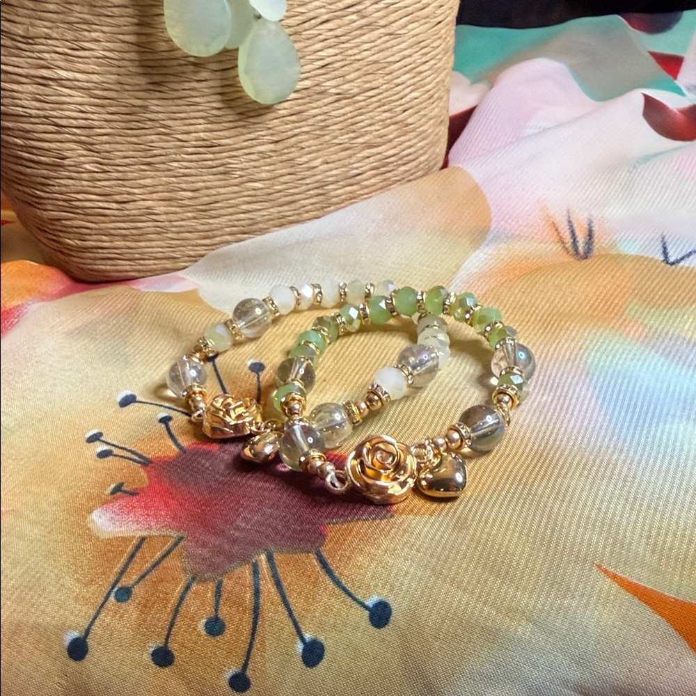 Fashion Jewelry Mint Green Teardrop Layered Necklace with Matching Bracelets - Picture 8 of 9